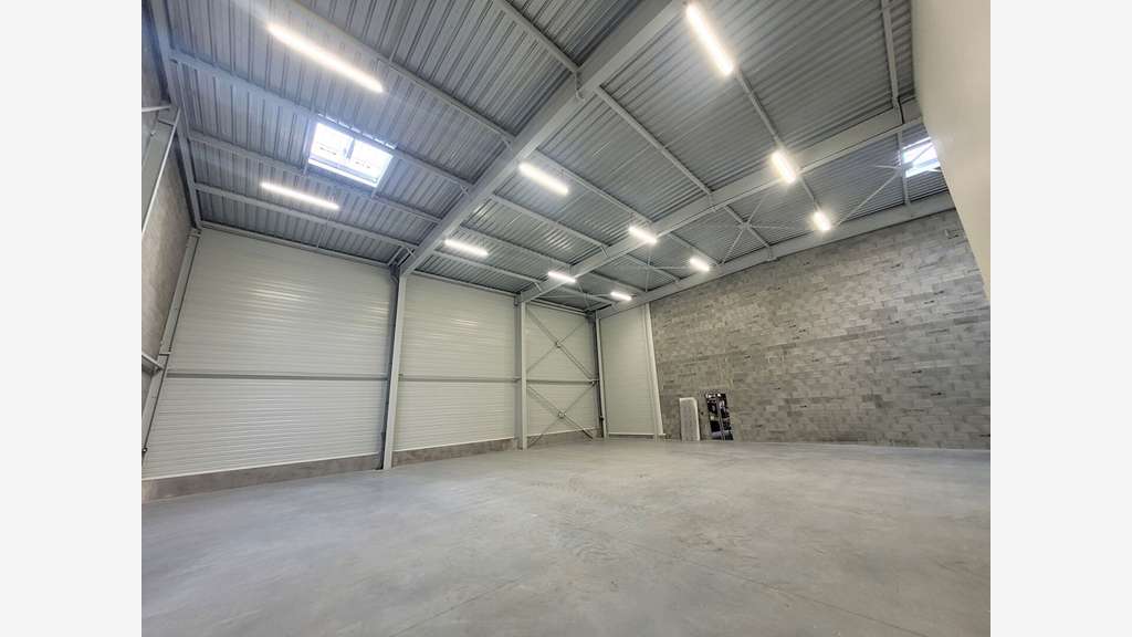 A louer local d'activité neuf 450m² à Rezé MIN