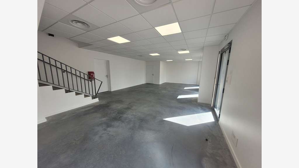 A louer local d'activité neuf 450m² à Rezé MIN