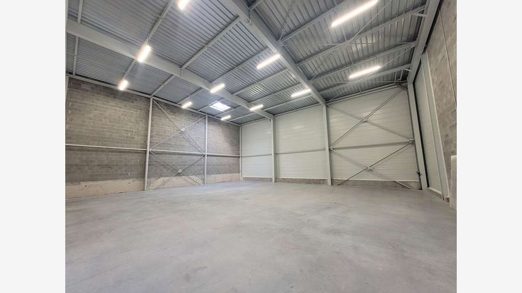 A louer local d'activité neuf 450m² à Rezé MIN