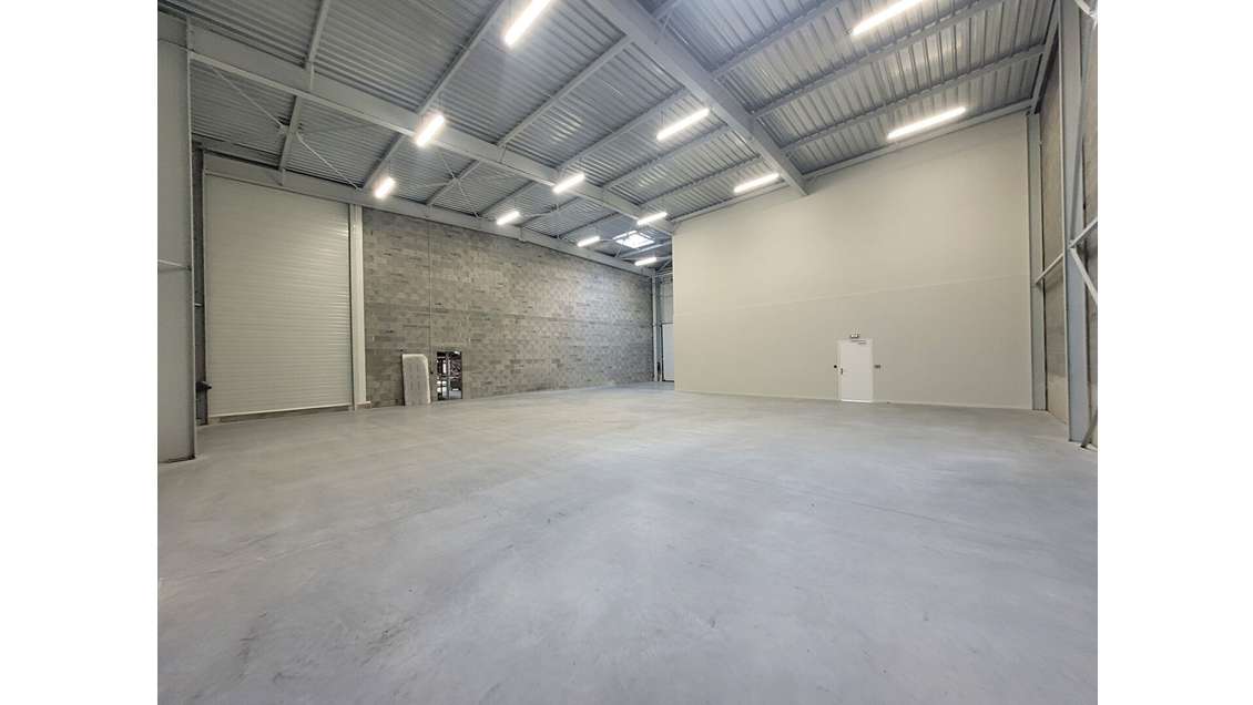 A louer local d'activité neuf 450m² à Rezé MIN