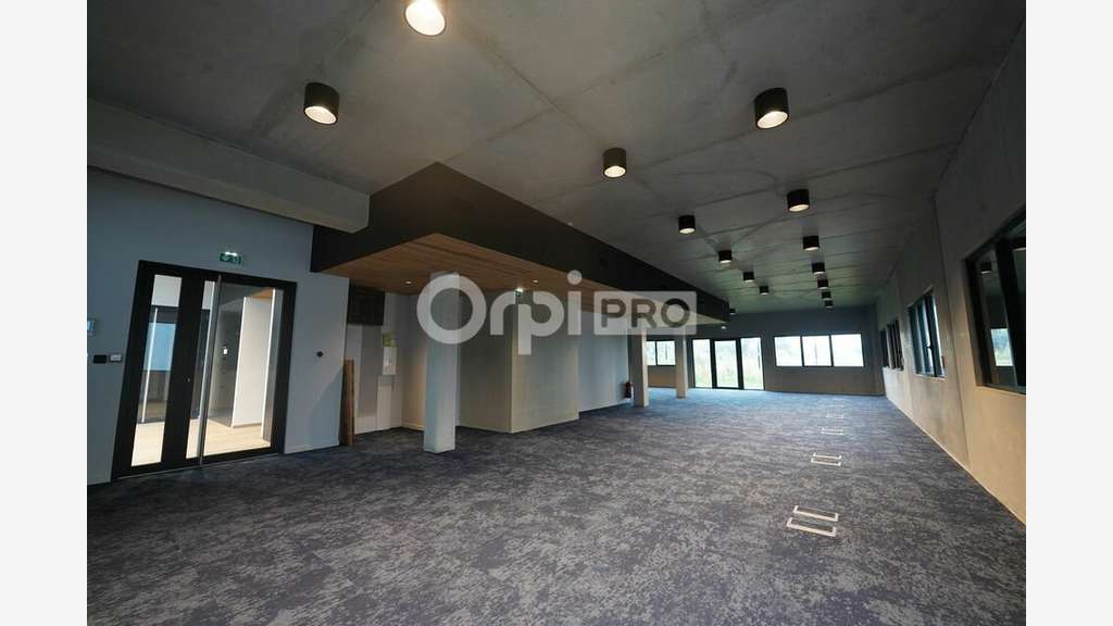 Local d'activité 232m² à louer à Rillieux-la-Pape