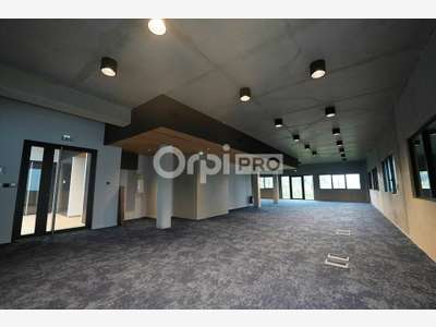 Local d'activité 232m² à louer à Rillieux-la-Pape