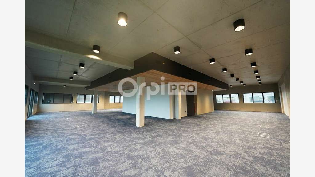 Local d'activité 232m² à louer à Rillieux-la-Pape