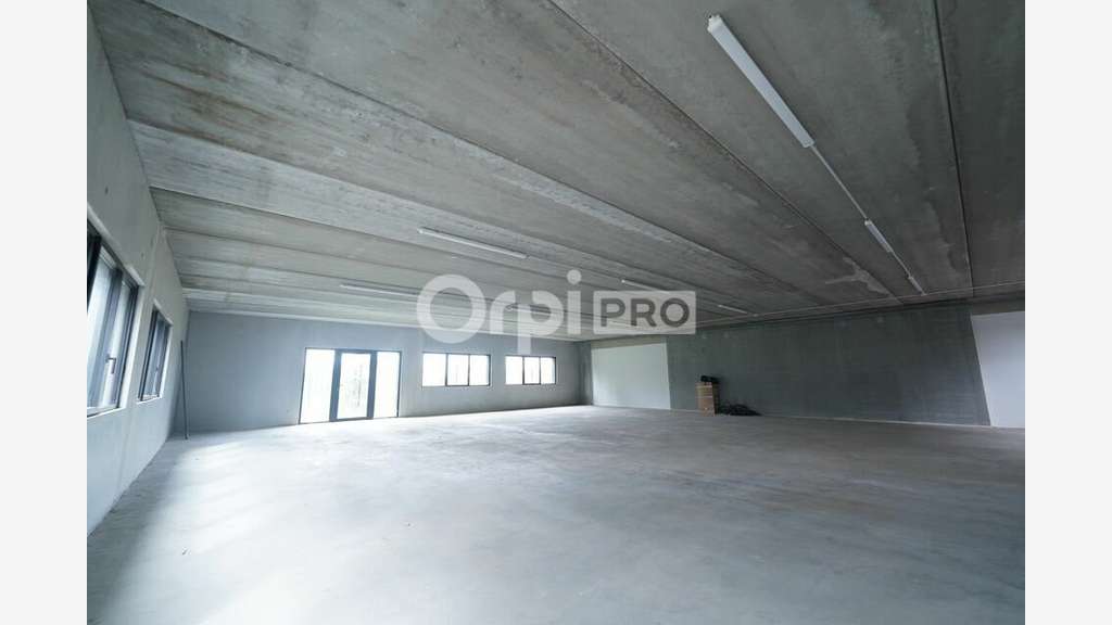 Local d'activité 232m² à louer à Rillieux-la-Pape