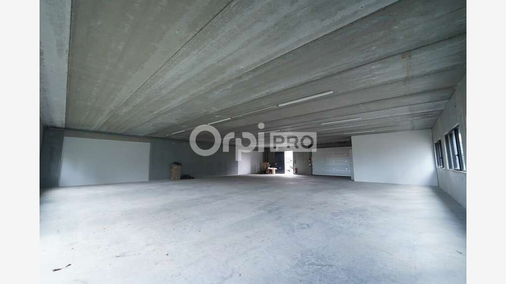 Local d'activité 232m² à louer à Rillieux-la-Pape