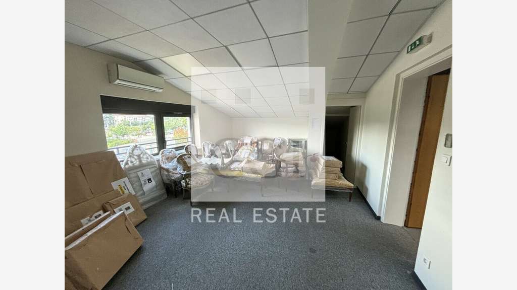 Local d'activités 511m² à louer à Rillieux-la-Pape