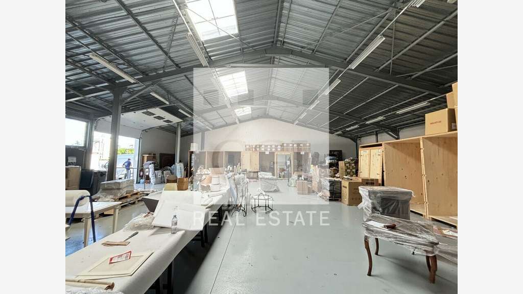 Local d'activités 511m² à louer à Rillieux-la-Pape