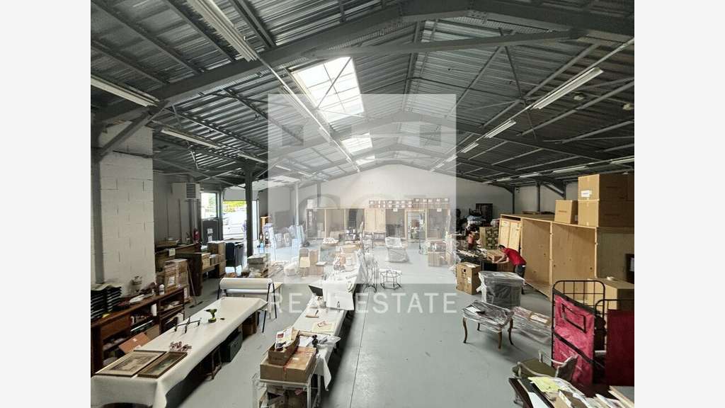 Local d'activités 511m² à louer à Rillieux-la-Pape