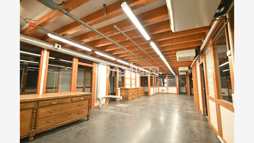 A louer local d'activité 3200m² à Rillieux-la-Pape