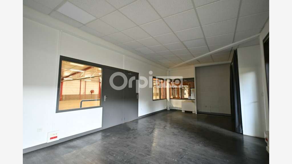 A louer local d'activité 3200m² à Rillieux-la-Pape