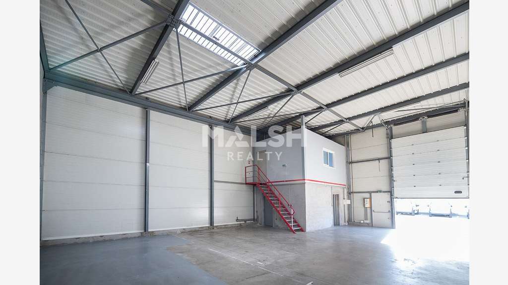 Locaux d'Activités à RILLIEUX LA PAPE - A LOUER -