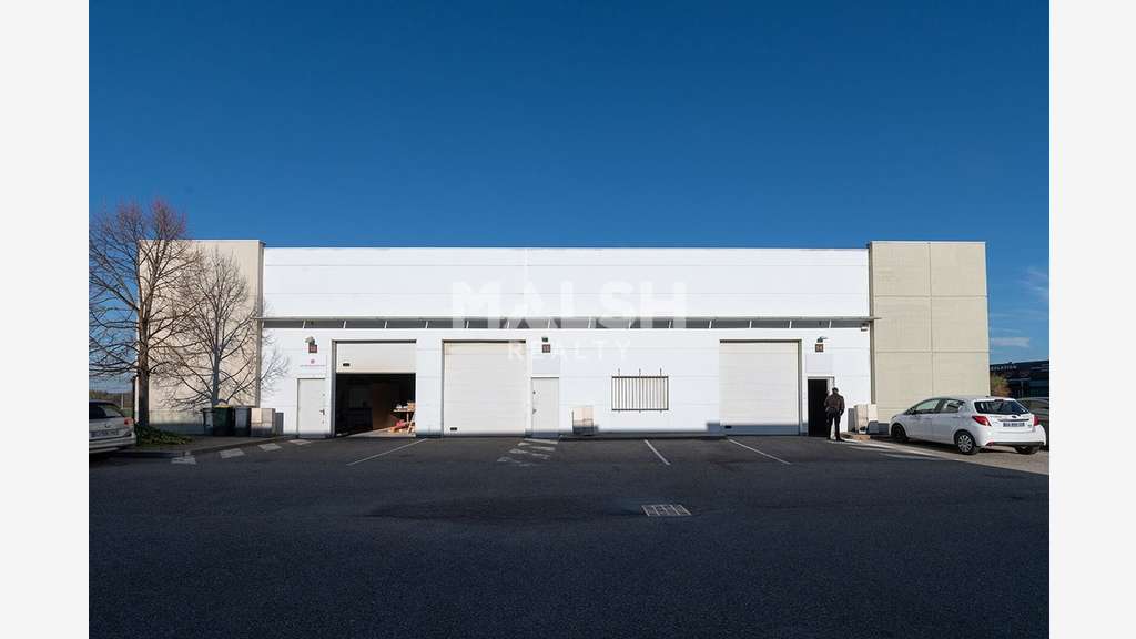 Locaux d'Activités à RILLIEUX LA PAPE - A LOUER -