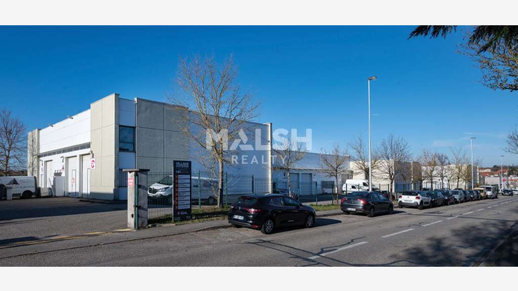 Locaux d'Activités à RILLIEUX LA PAPE - A LOUER -