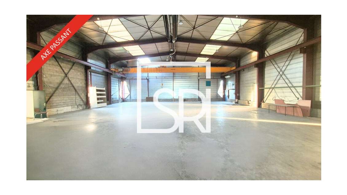Entrepôt 1200m² à louer à Riom proche A71