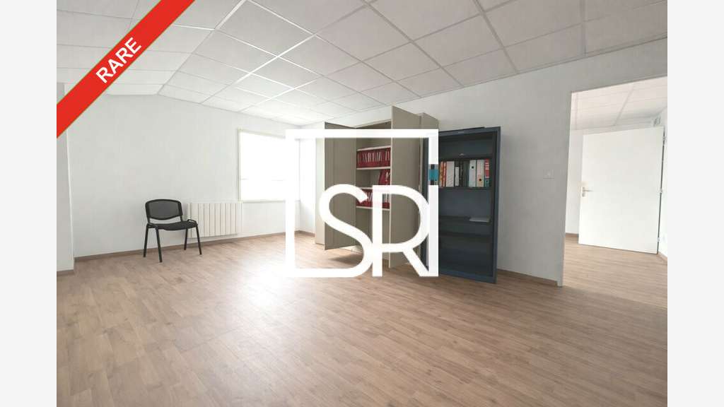 Entrepôt de stockage 1050m² à louer à Riom