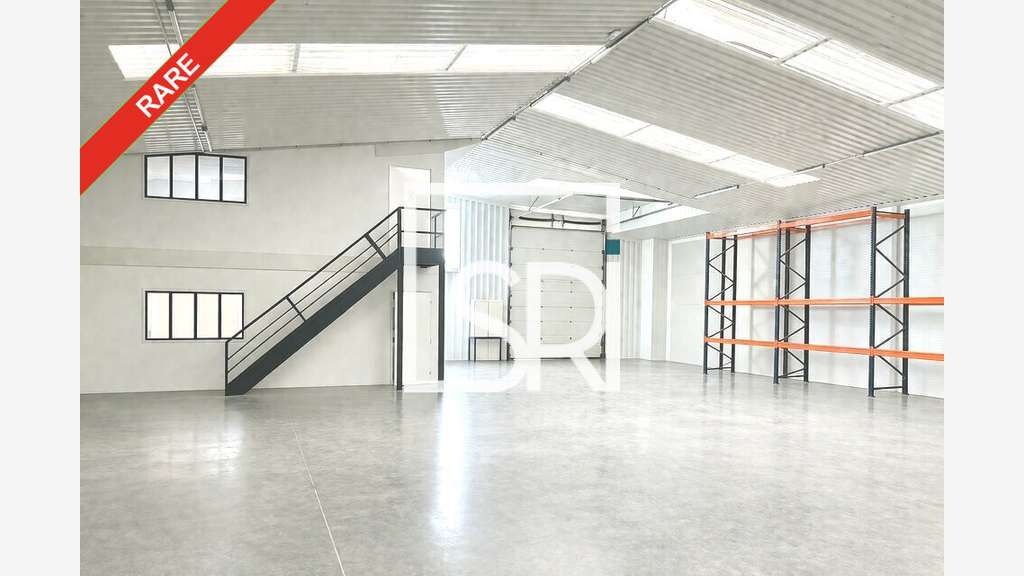 Entrepôt de stockage 1050m² à louer à Riom