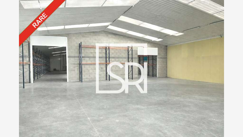 Entrepôt de stockage 1050m² à louer à Riom