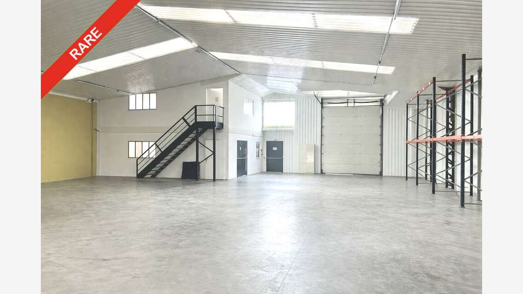 Entrepôt de stockage 1050m² à louer à Riom