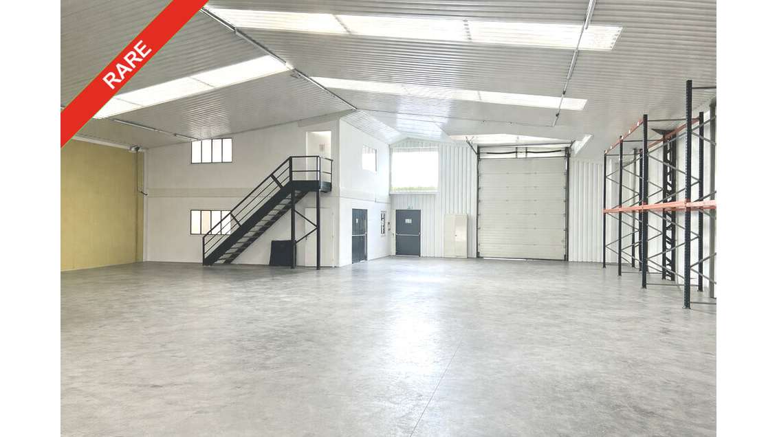 Entrepôt de stockage 1050m² à louer à Riom
