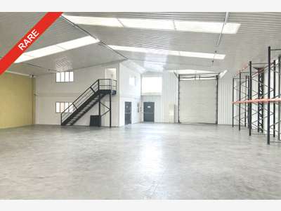 Entrepôt de stockage 1050m² à louer à Riom