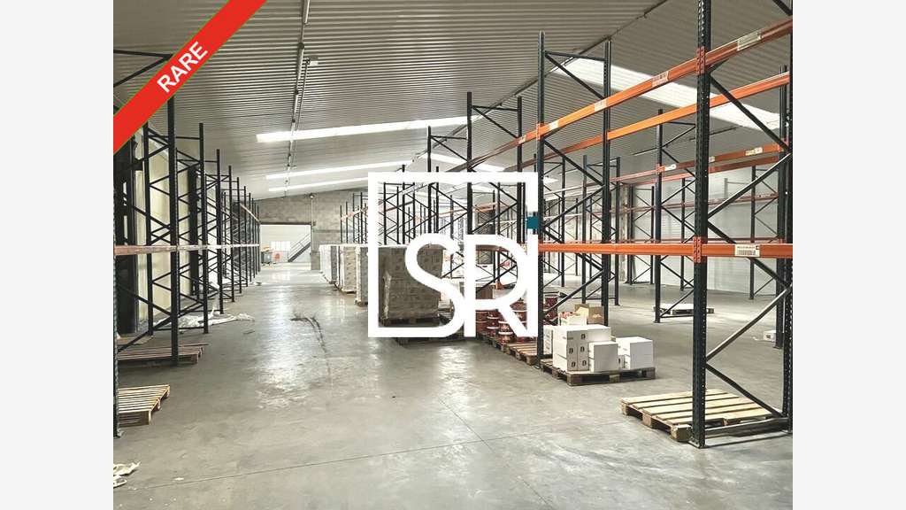Entrepôt de stockage 1050m² à louer à Riom