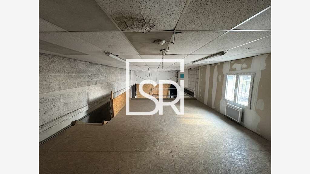 Local d'activité 110m² + bureaux à louer à Riom