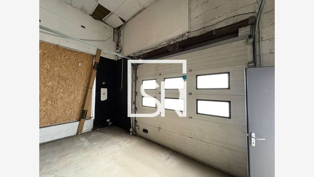 Local d'activité 110m² + bureaux à louer à Riom