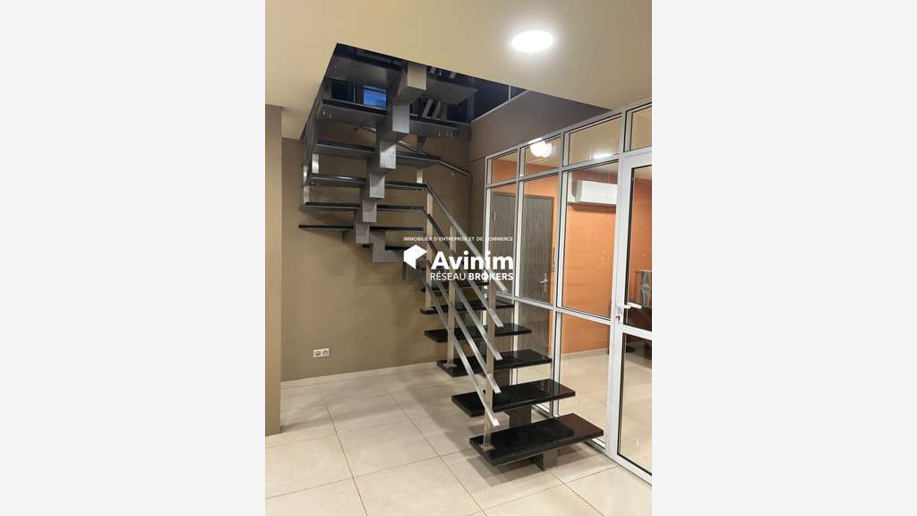 Bâtiment d'activité avec bureaux