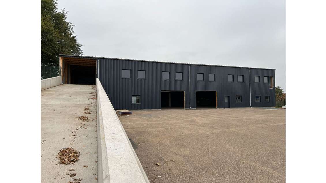 Location local 650m² Zone de la Villette à Riorges