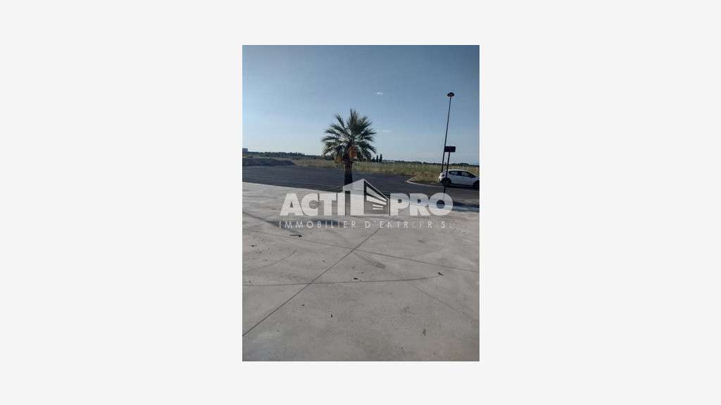 À louer entrepôt 112m² péage autoroute Rivesaltes