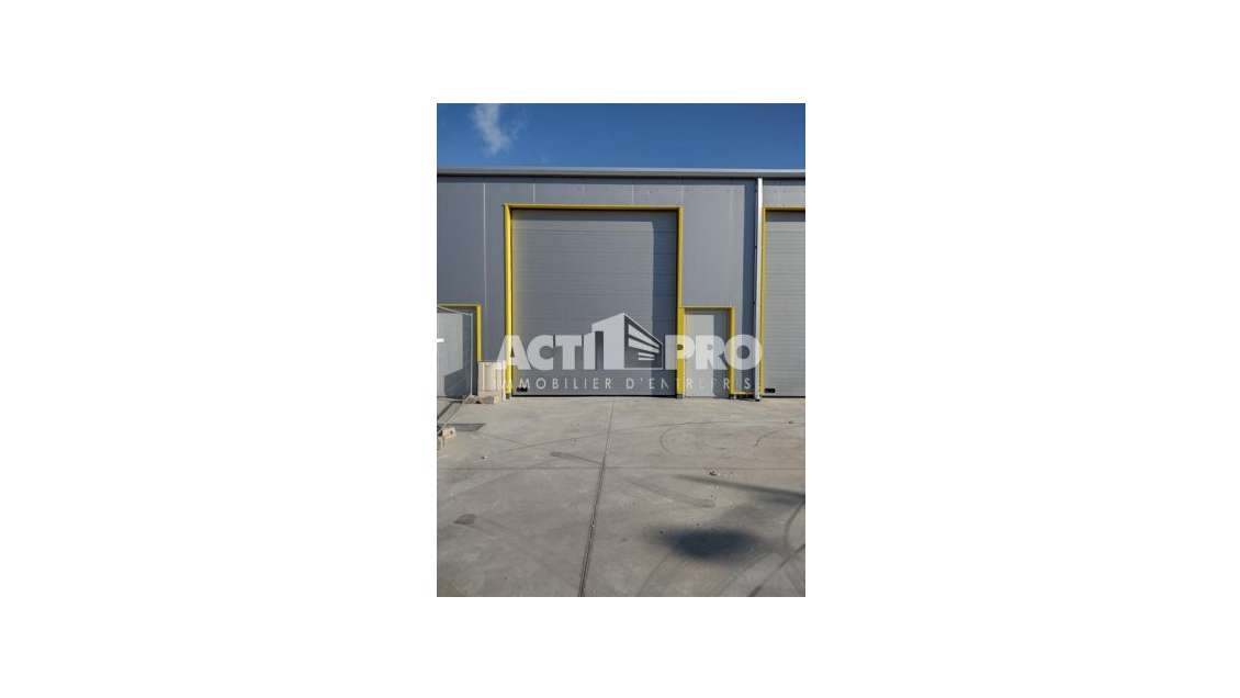 A louer entrepôt 112m² péage autoroute Rivesaltes