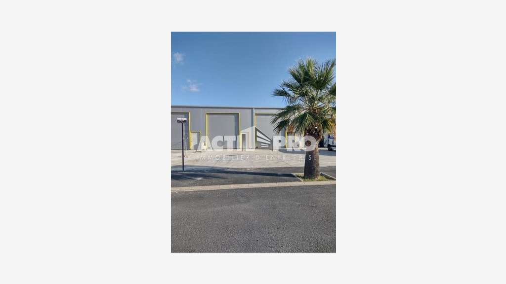À louer entrepôt 112m² péage autoroute Rivesaltes