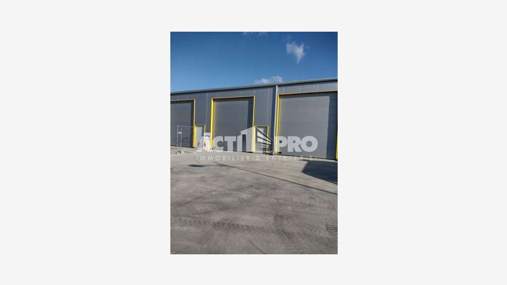 À louer entrepôt 112m² péage autoroute Rivesaltes