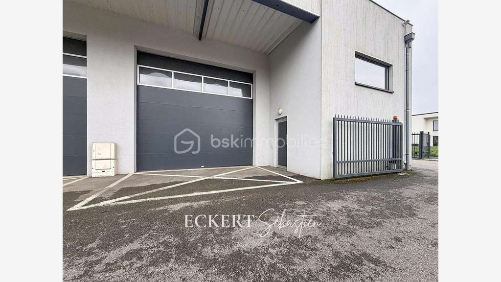 LOCAL D'ACTIVITÉ À LOUER - HANGAR DE 170 m² Pr