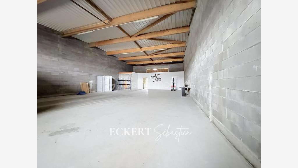 LOCAL D'ACTIVITÉ À LOUER - HANGAR DE 170 m² Pr