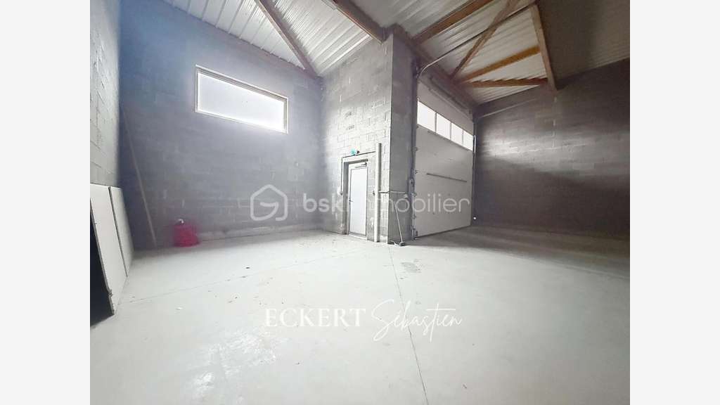LOCAL D'ACTIVITÉ À LOUER - HANGAR DE 170 m² Pr