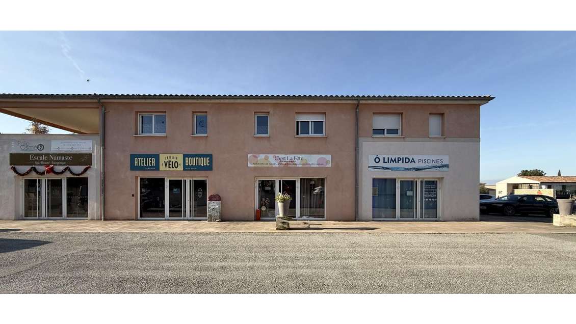 Location local 100m² Robion Pole du Chêne Vert