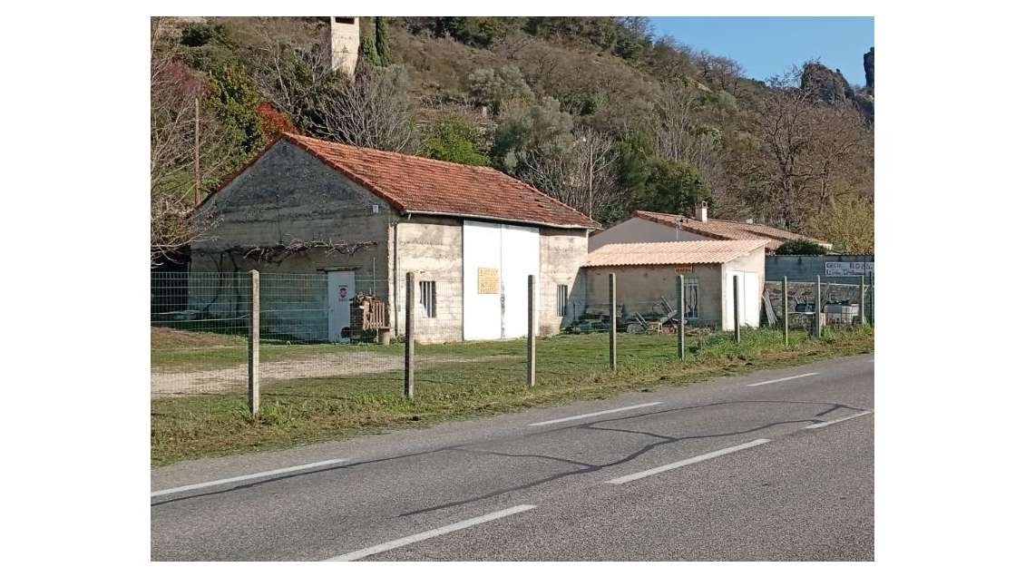 A louer entrepôt 100m² à Rochemaure RN86