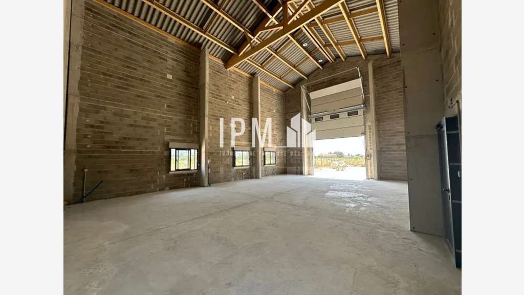 A louer local d'activités de 140m² 13340 ROGNAC