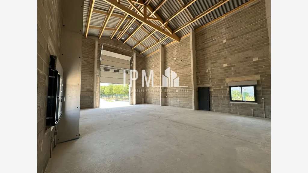 A louer local d'activités de 140m² 13340 ROGNAC
