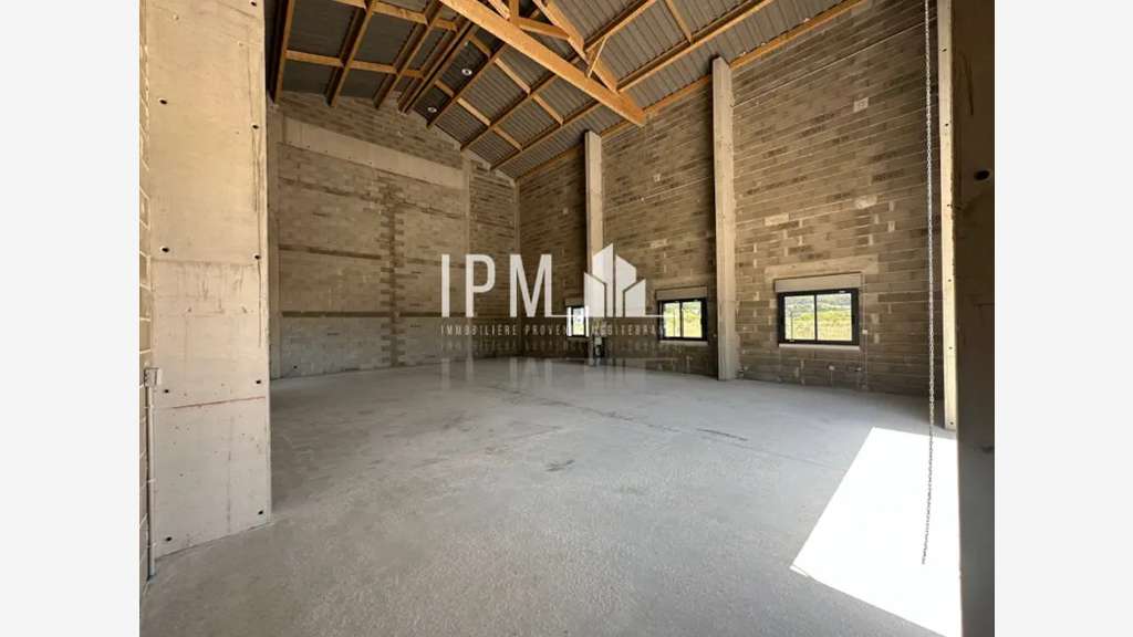 A louer local d'activités de 140m² 13340 ROGNAC