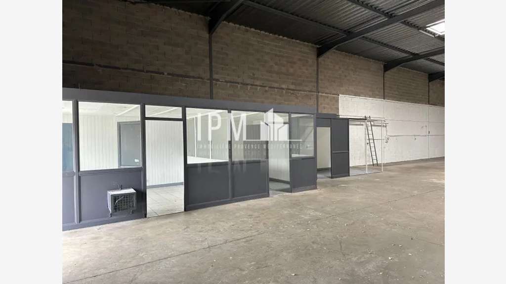 Local d'activité 708m² divisible à louer ZI Rognac