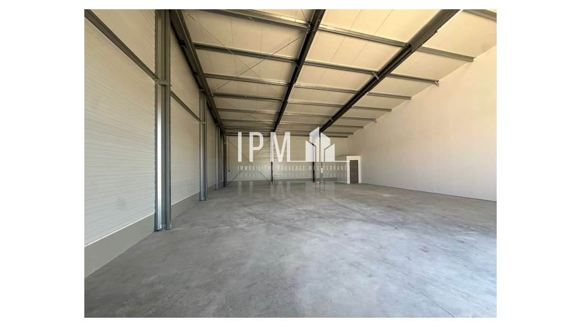 A louer local d'activité de 380m² ZI de Rognac