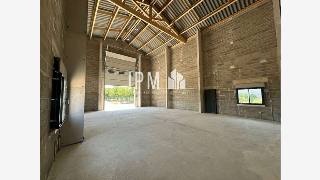 A louer local d'activité de 140m² à Rognac 13340