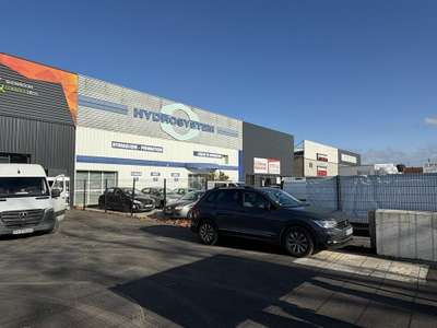 Local d'activité 580m² axe très passant de Romans
