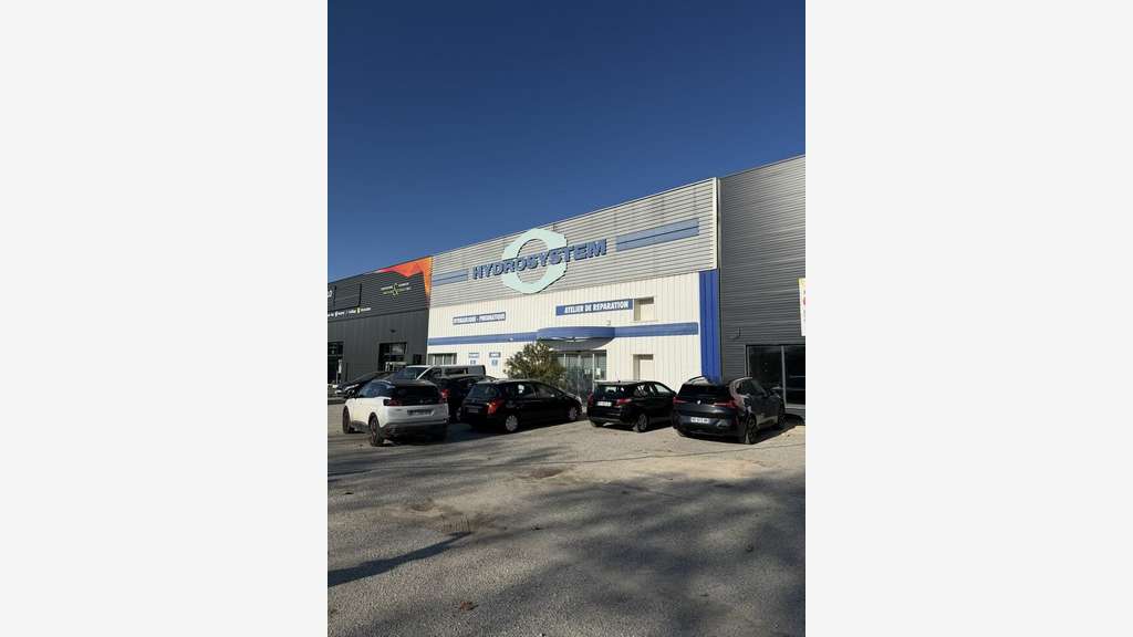Local d'activité 580m² axe très passant de Romans