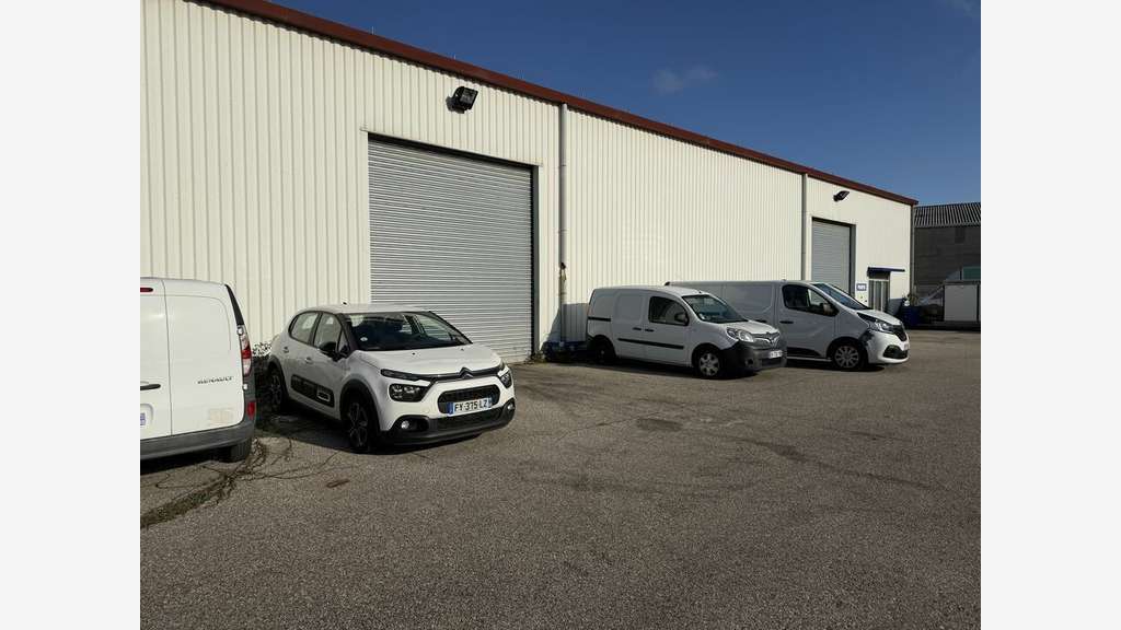 Locaux professionnels 580m² axe passant de Romans