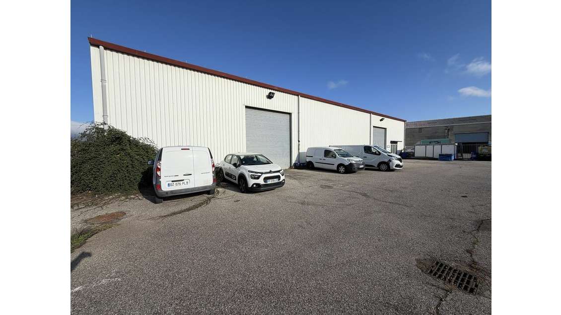 Locaux professionnels 580m² axe passant de Romans