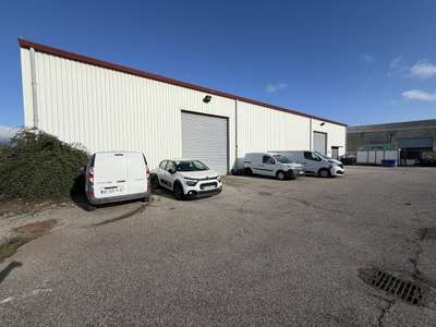 Locaux professionnels 580m² axe passant de Romans