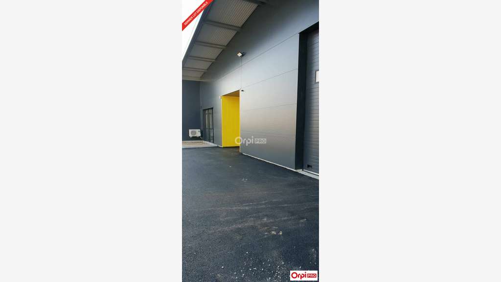 Local d'activité 302m² à louer Mours Saint Eusèbe